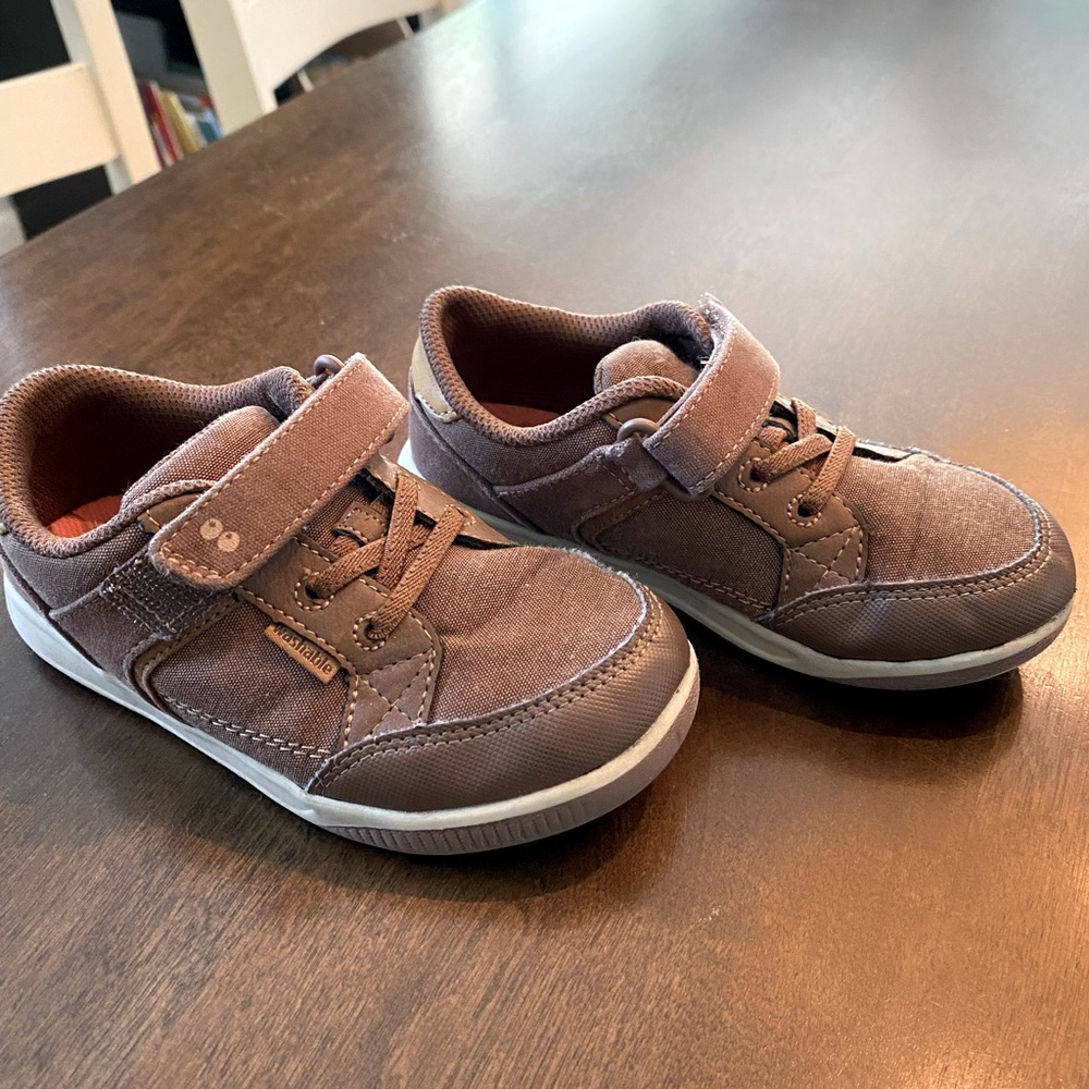 surprise by stride rite boys size 9 toddler shoes.